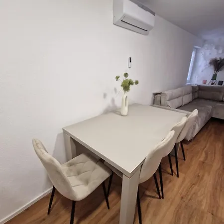 Pirana Apartment *